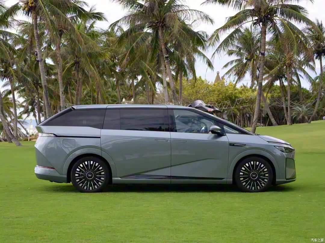 7座中大型MPV，百公里6个多油，加满油一口气能跑1602公里！全家人出行看看它！