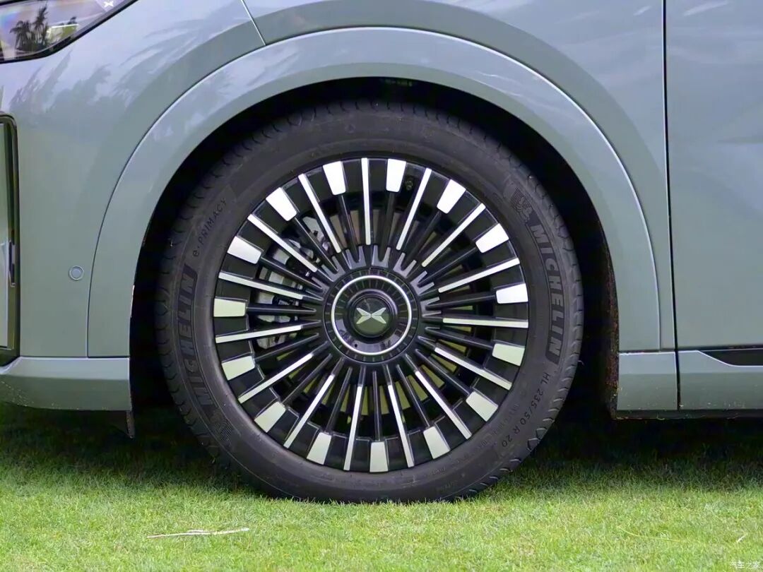 7座中大型MPV，百公里6个多油，加满油一口气能跑1602公里！全家人出行看看它！