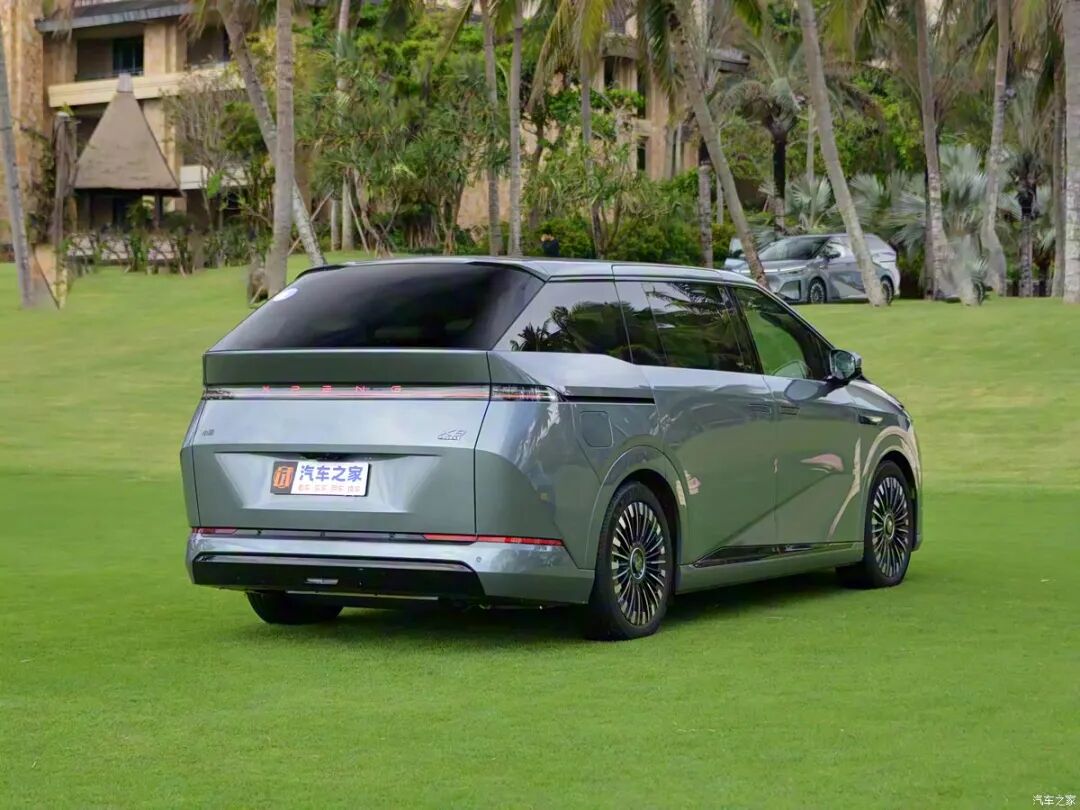 7座中大型MPV，百公里6个多油，加满油一口气能跑1602公里！全家人出行看看它！