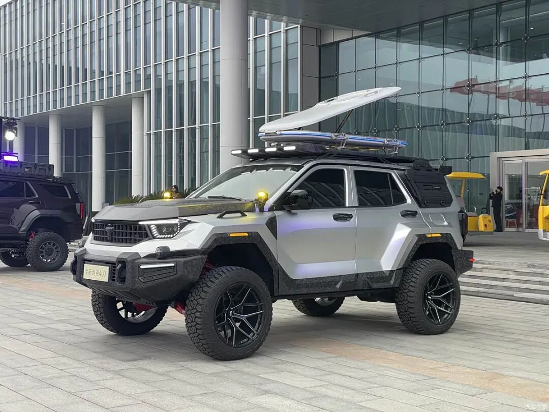 2.0T、1195牛·米,零百加速4.3秒,硬派越野SUV,这仨“壮汉”你选谁?