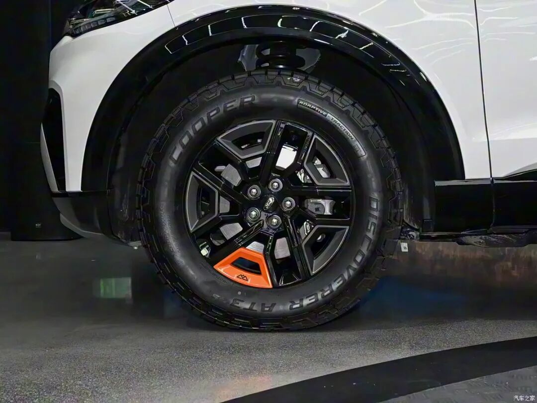 全钢底盘装甲,全地形AT胎,后备厢容积1505L,翻山越岭不在话下!