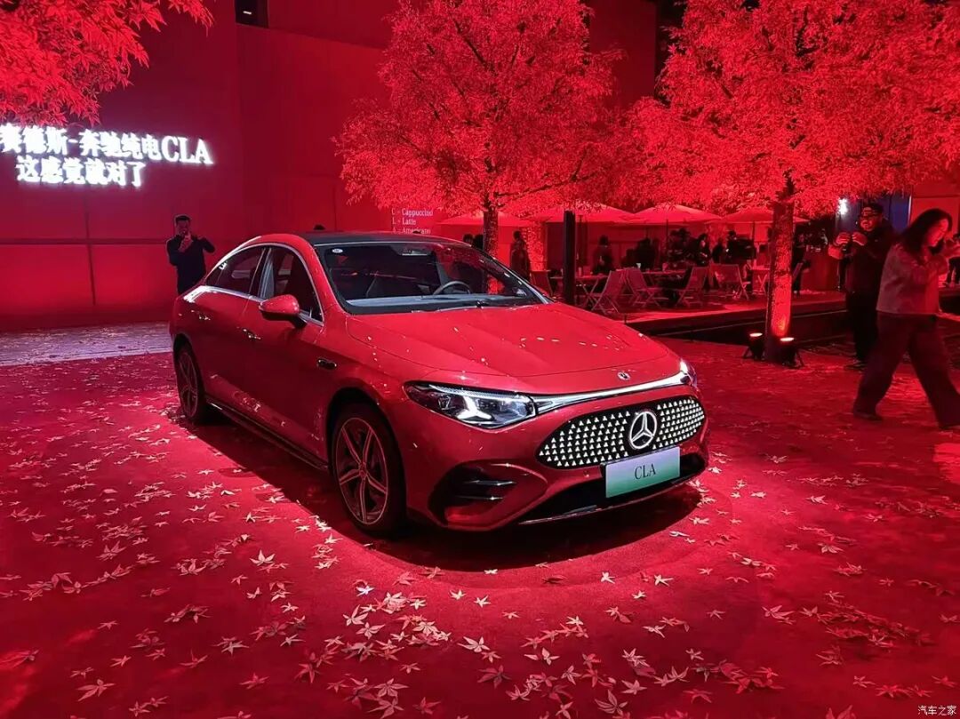 错位竞争还是“欺人太甚”?轴距增加40mm,三联大屏,二三十万选它还是选小米SU7/Model 3?