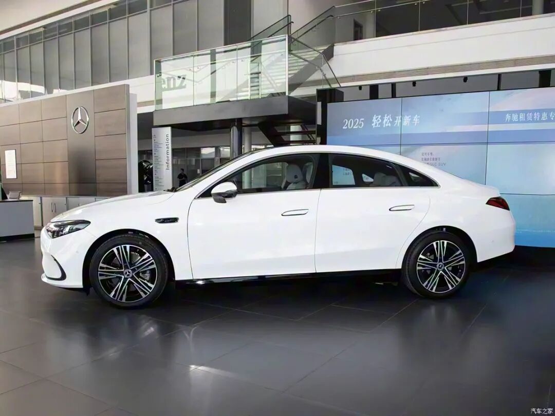 错位竞争还是“欺人太甚”?轴距增加40mm,三联大屏,二三十万选它还是选小米SU7/Model 3?