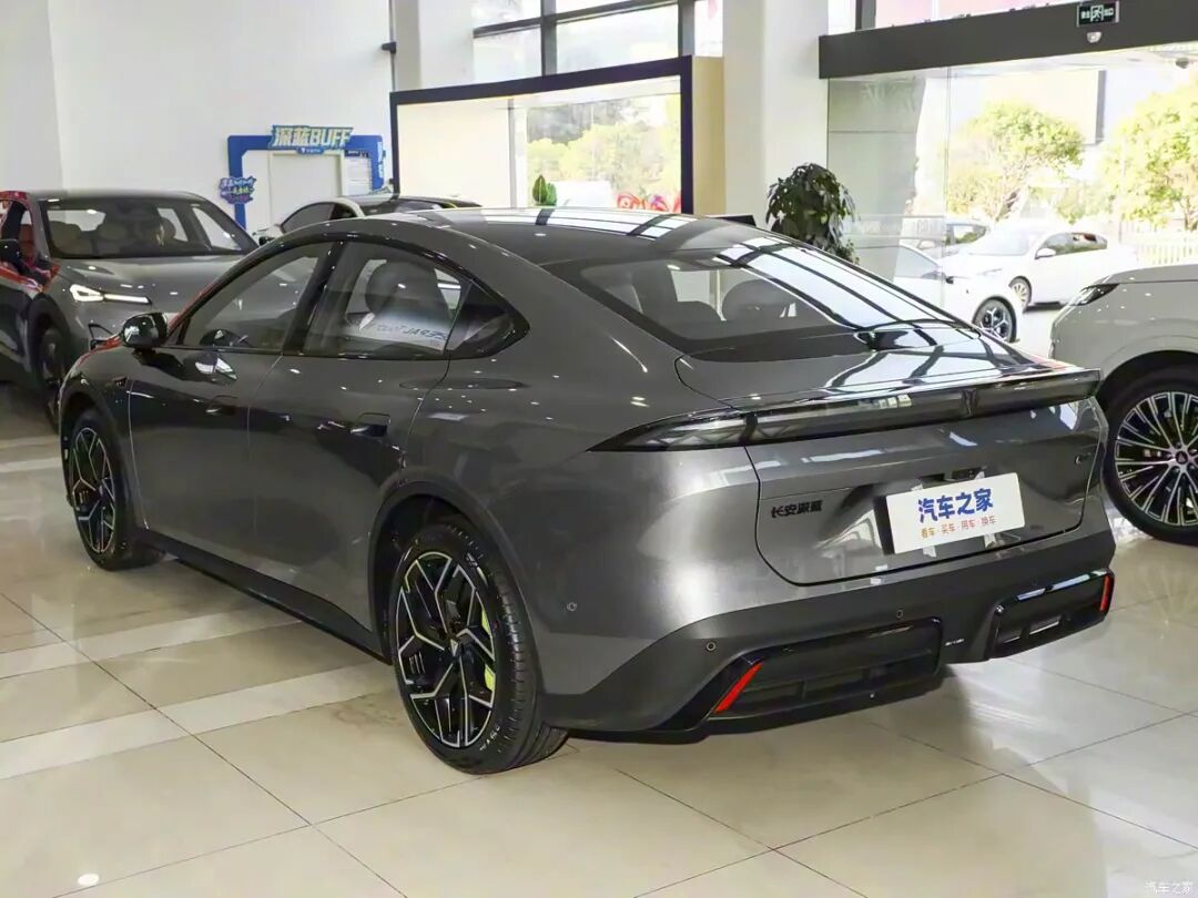 中型轿车预售13.99万起！全系标配激光雷达，最终售价还会有“惊喜”？