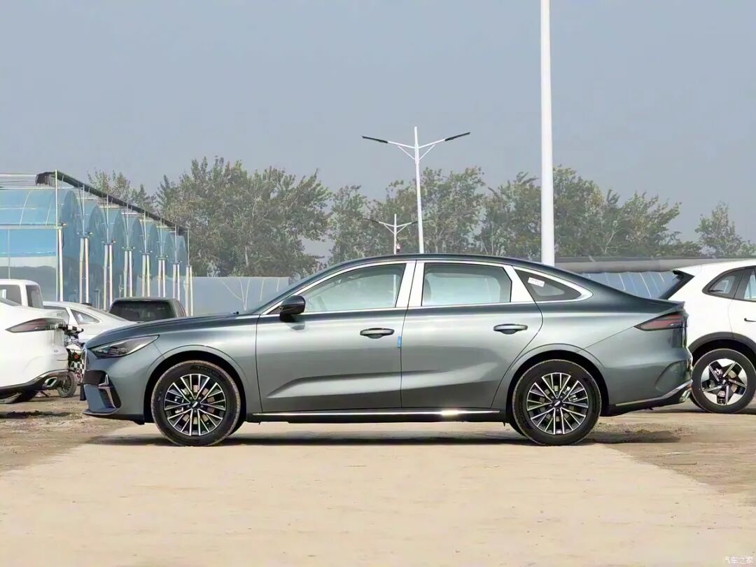 6.89万起就能买！1.5T、290牛·米，逸动/秦PLUS又来对手了？