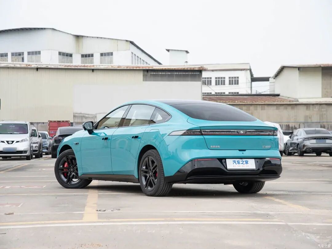 13.99万起买中大型轿车！标配激光雷达/8295P芯片，同样价格你会选它还是启源A07？