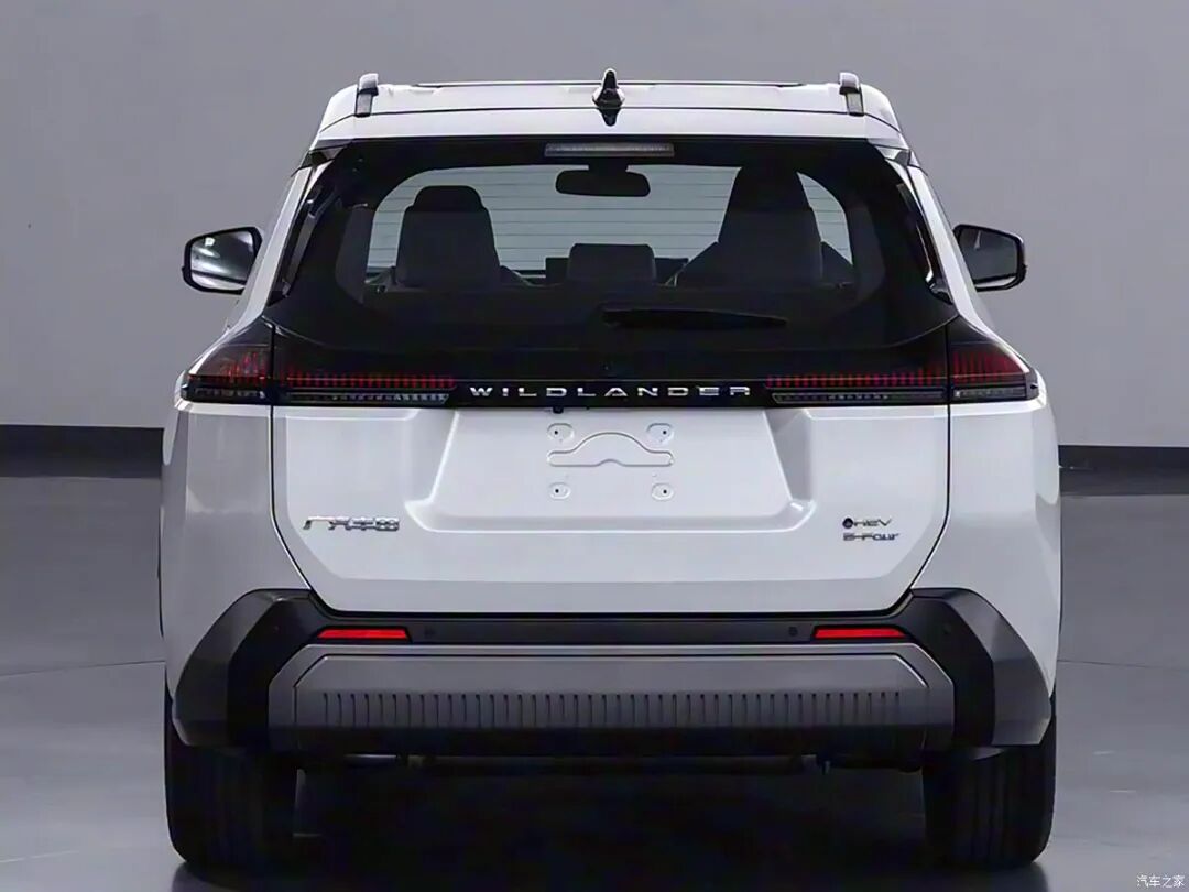 C型车灯+贯穿式日行灯，双色车身，风格硬朗，这车终于大换代！