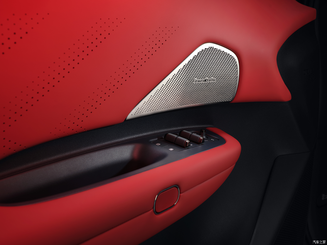 贯穿式尾灯，皮质座椅、仿麂皮顶棚，精致感满满，10万出头买SUV看看这辆！