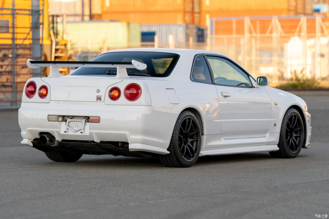 什么“破日产”敢卖100多万？这“破日产”有四个圆形尾灯？