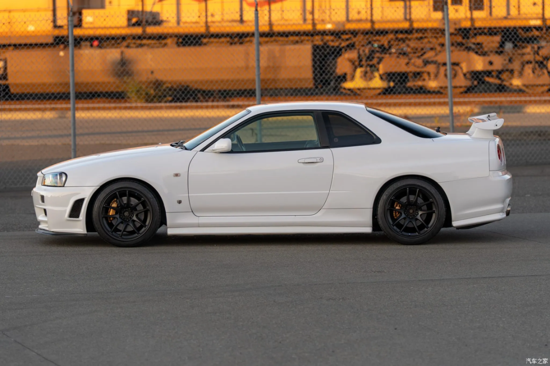 什么“破日产”敢卖100多万？这“破日产”有四个圆形尾灯？