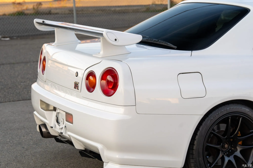 什么“破日产”敢卖100多万？这“破日产”有四个圆形尾灯？