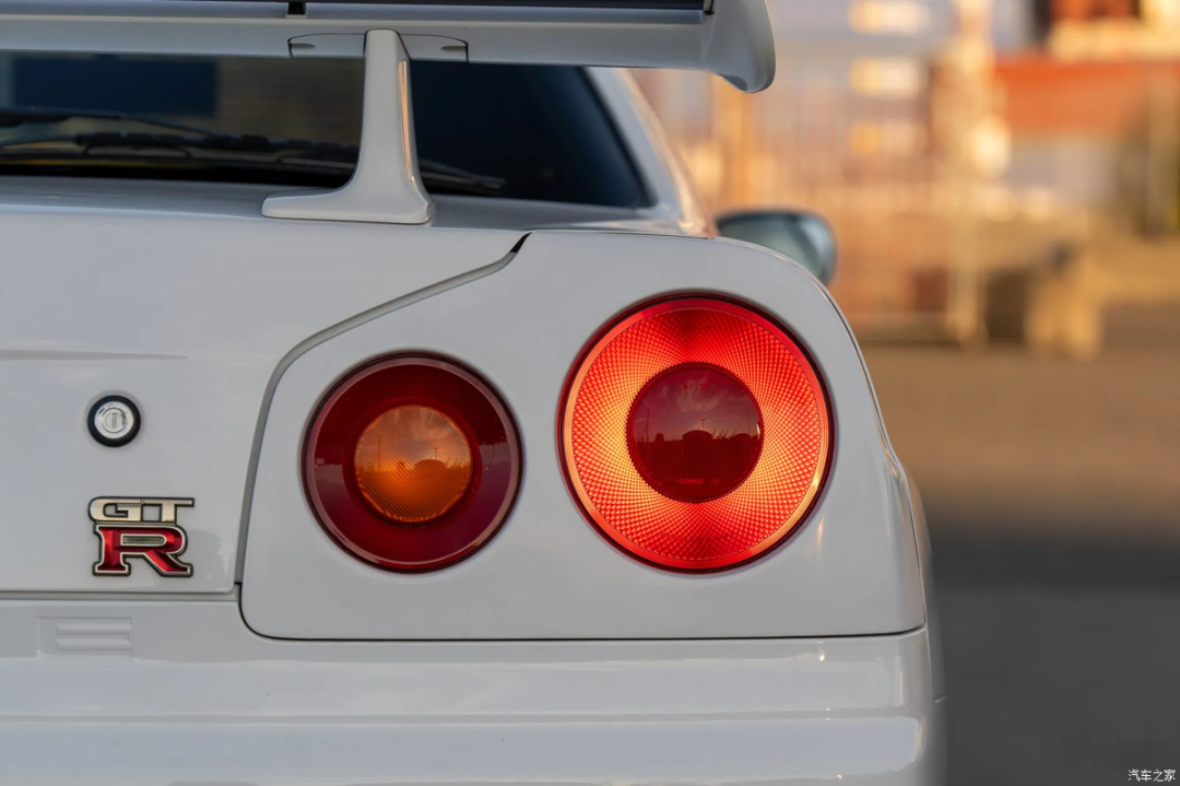 什么“破日产”敢卖100多万？这“破日产”有四个圆形尾灯？