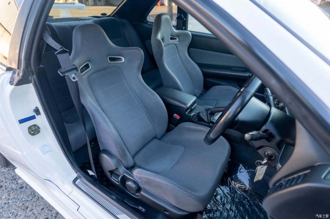 什么“破日产”敢卖100多万？这“破日产”有四个圆形尾灯？