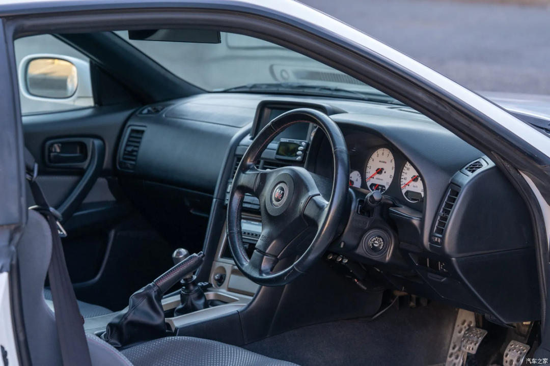 什么“破日产”敢卖100多万？这“破日产”有四个圆形尾灯？