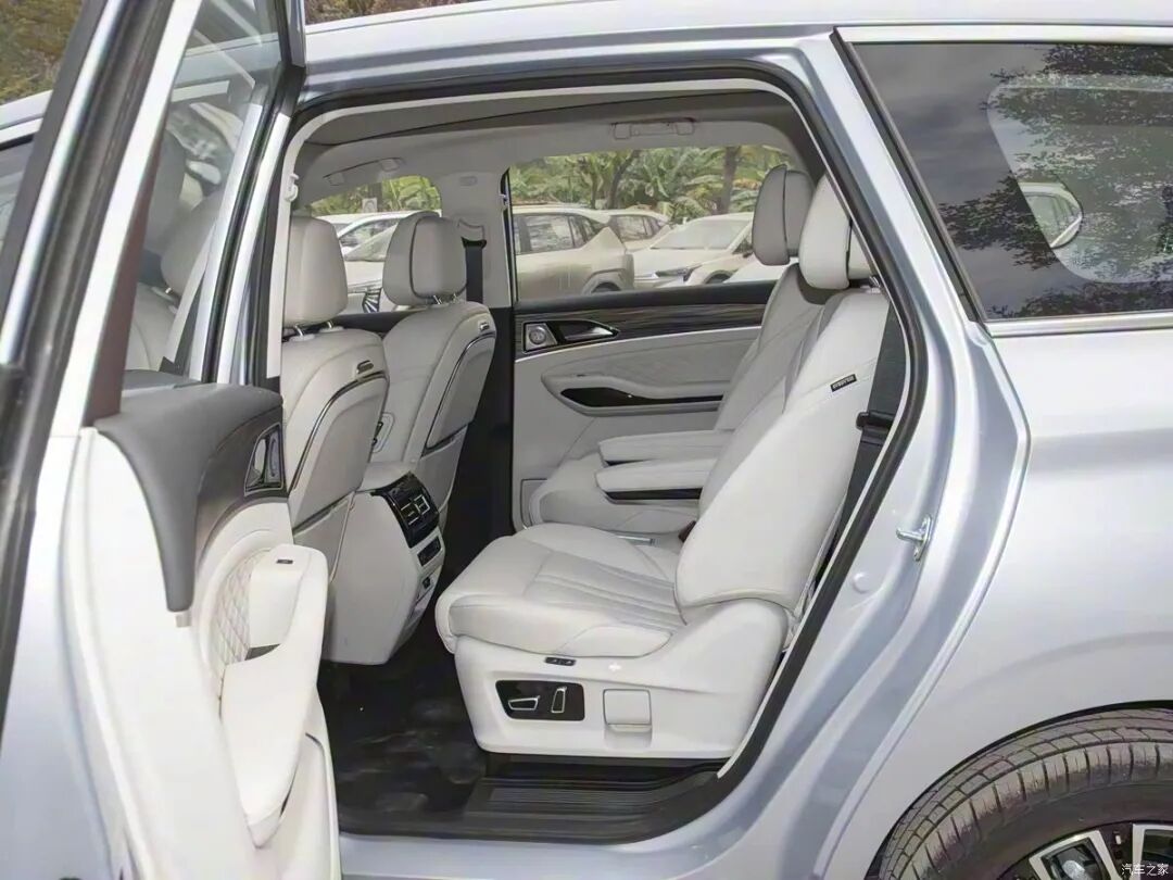 1.5T+单电机插混，轴距2900mm，18英寸大轮圈，这车百公里才5个多油！