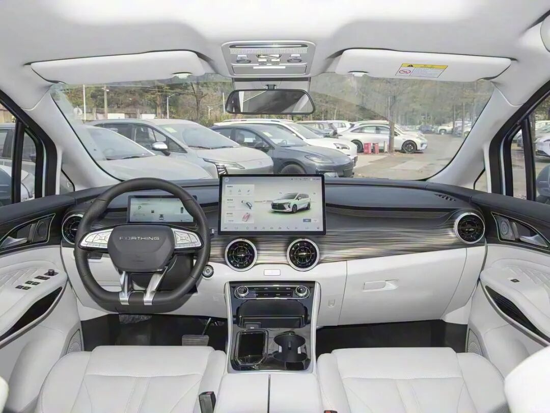 1.5T+单电机插混，轴距2900mm，18英寸大轮圈，这车百公里才5个多油！