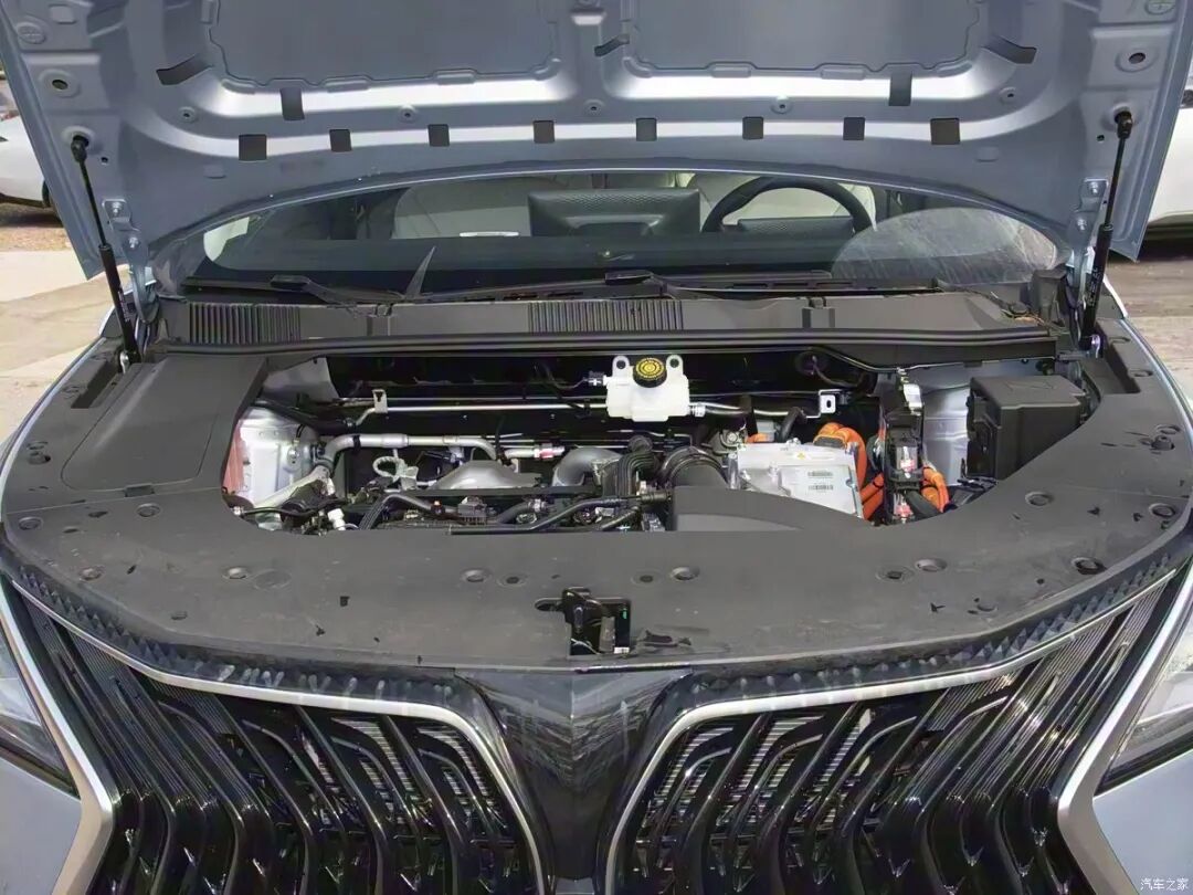 1.5T+单电机插混，轴距2900mm，18英寸大轮圈，这车百公里才5个多油！
