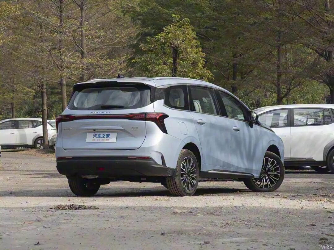 1.5T+单电机插混，轴距2900mm，18英寸大轮圈，这车百公里才5个多油！