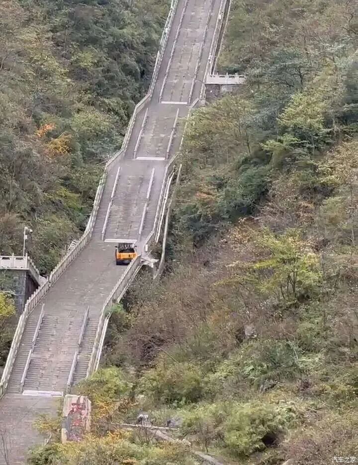 奇瑞风云X3L天门山景区挑战测试发生意外 官方致歉并检讨事故原因