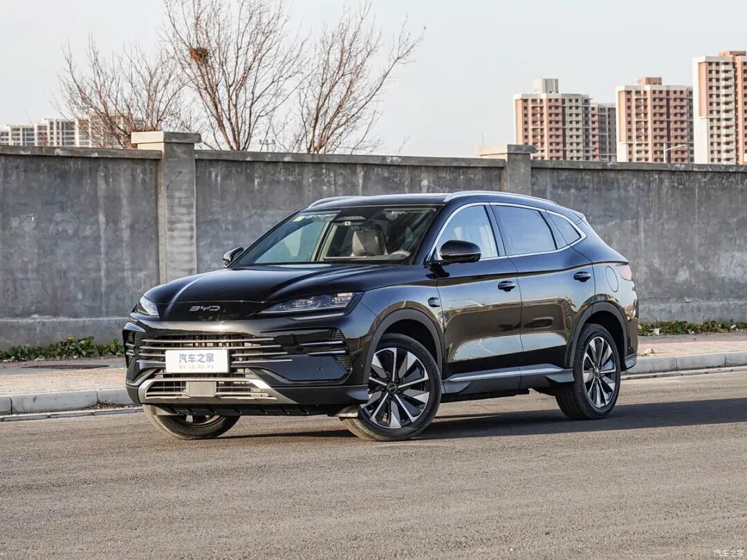 15.99万起，三联大屏，Nappa真皮，加满油一口气能跑1310公里！