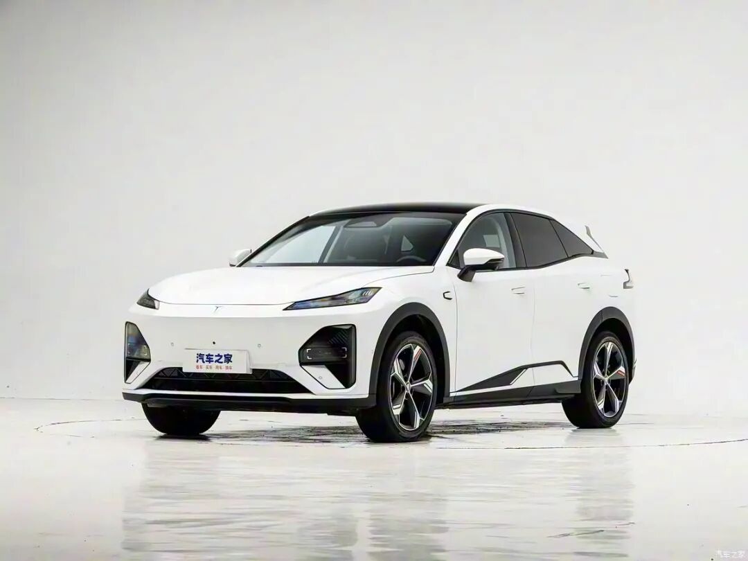 15.99万起，三联大屏，Nappa真皮，加满油一口气能跑1310公里！