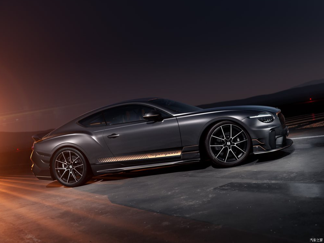 限量500台！4.0T V8，666马力，22英寸大轮圈，碳纤维车顶，我兄弟会给我买！