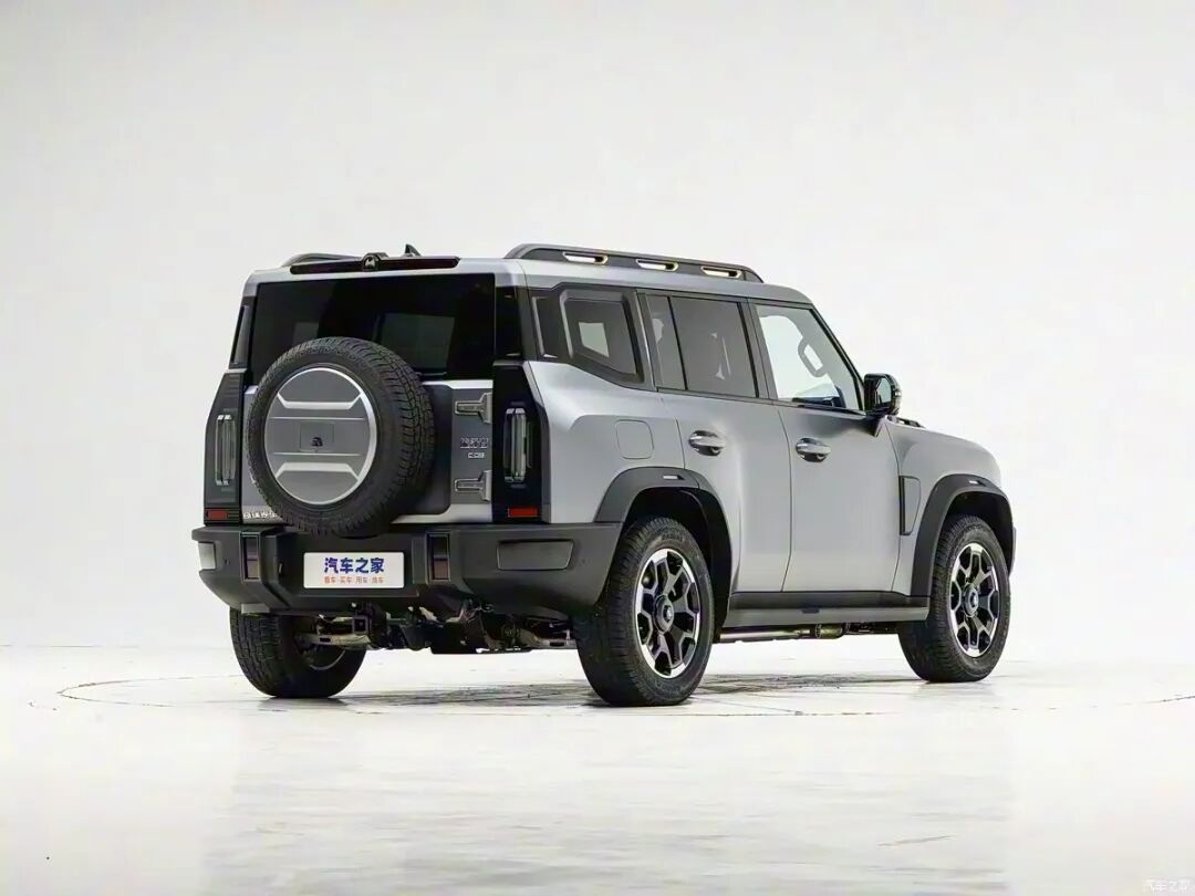 2.0T、四驱、390牛·米,540度全景影像,喜欢越野“方盒子”的别错过 !