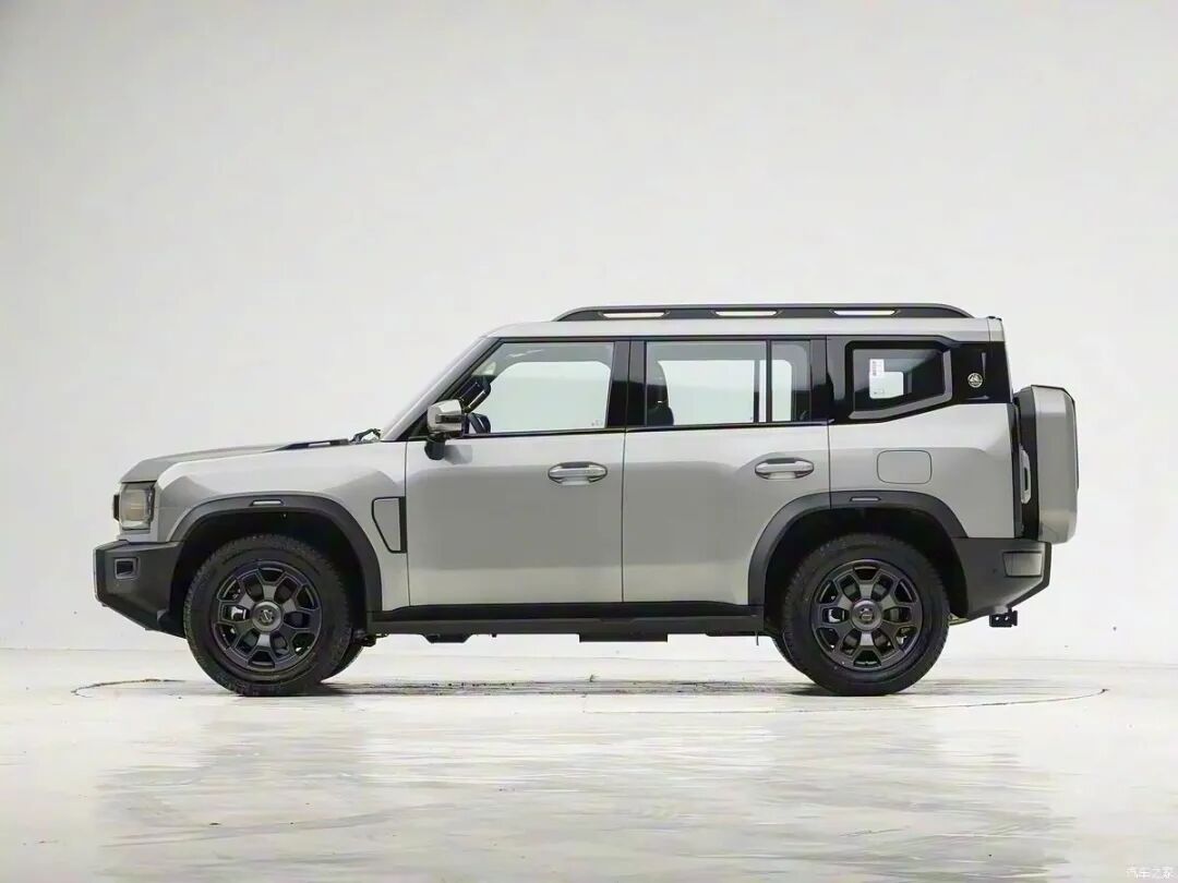 2.0T、四驱、390牛·米,540度全景影像,喜欢越野“方盒子”的别错过 !