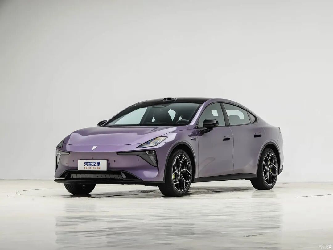 限时13.29万起!溜背造型,轴距2米9,磁流变悬架,激光雷达,256色氛围灯!黑马来了?