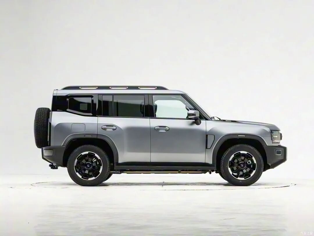 2.0T、四驱、390牛·米，540度全景影像，喜欢越野“方盒子”的别错过 ！