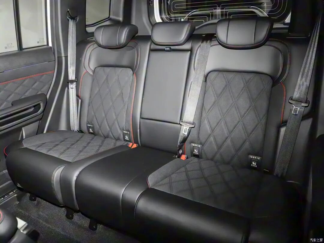 2.0T、四驱、390牛·米，540度全景影像，喜欢越野“方盒子”的别错过 ！