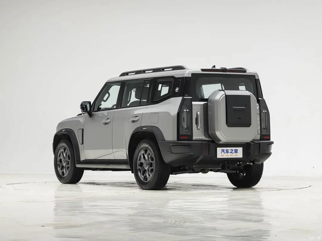 2.0T、四驱、390牛·米，540度全景影像，喜欢越野“方盒子”的别错过 ！