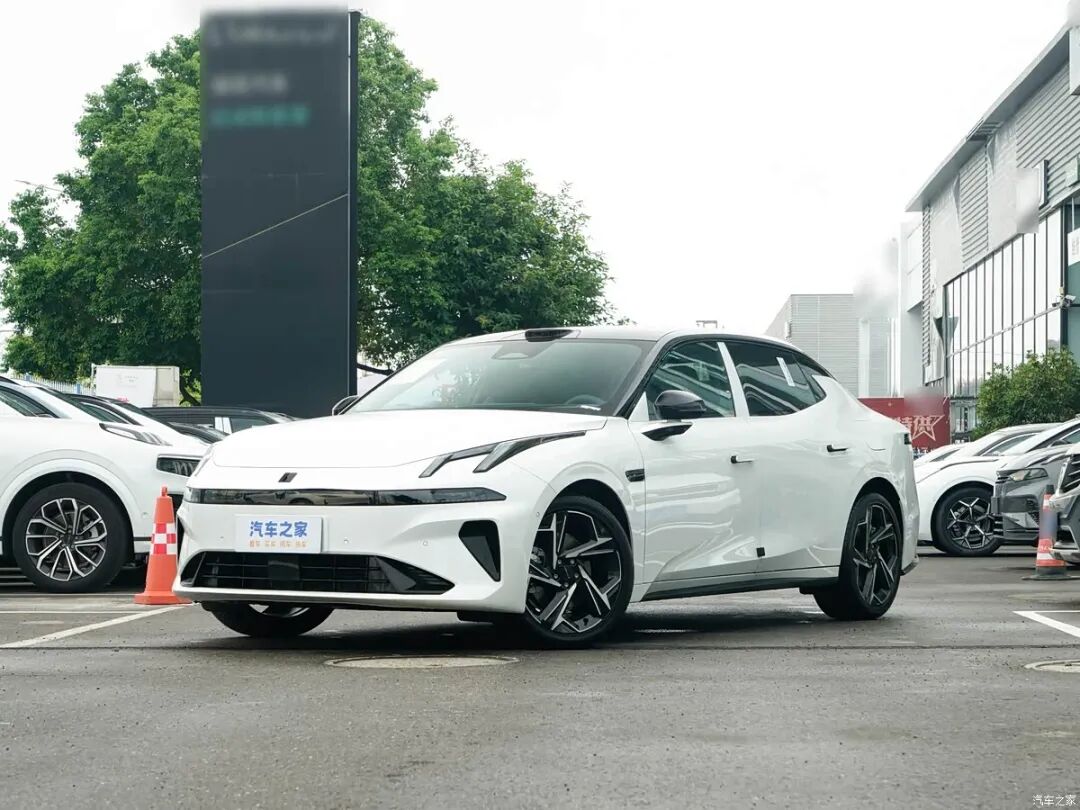 溜背造型，贯穿式尾灯，续航1615公里！要买新车的先别急！