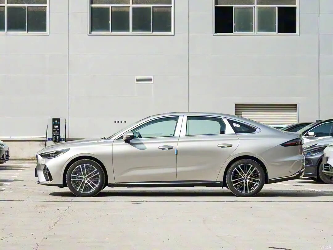 限时6.59万起！累销400万辆的“国民家轿”，秦PLUS/轩逸紧张不？