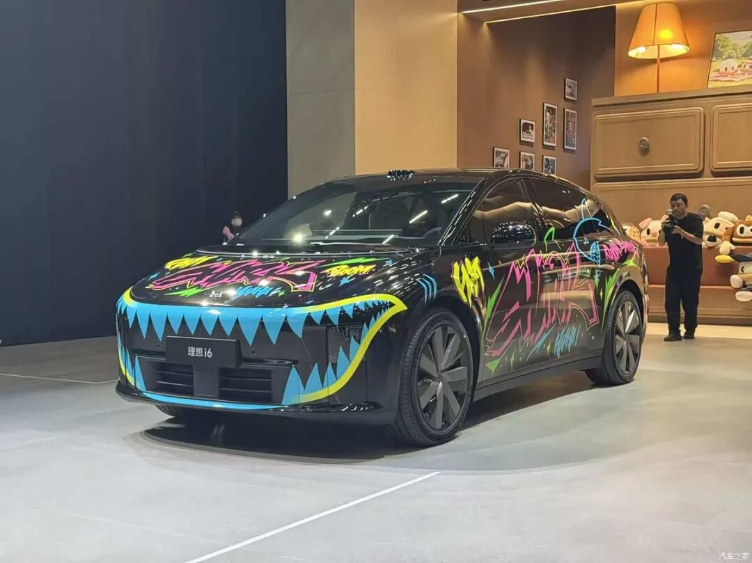 比法拉利回头率还高10倍？！鲨鱼涂装亮相，理想车主们有福了！