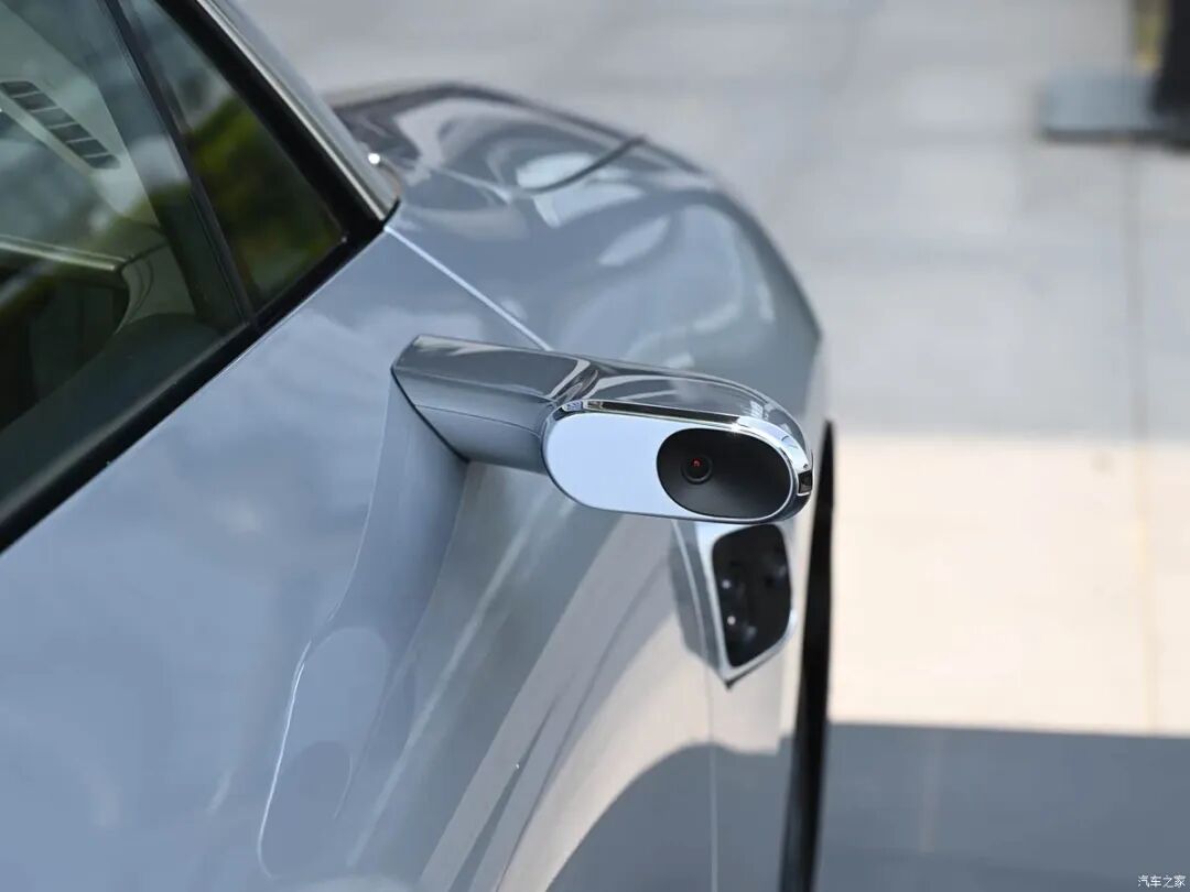 更豪华更舒适！Nappa真皮，零重力座椅，32英寸巨幕投影，选它还是选奔驰宝马？