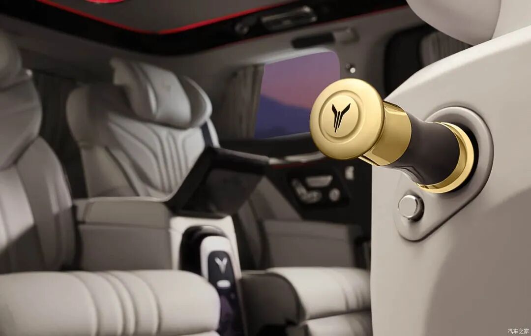 旗舰四座，全隔断独立后舱，藏品级高定雨伞，这车一坐朋友都问我是不是发财了？