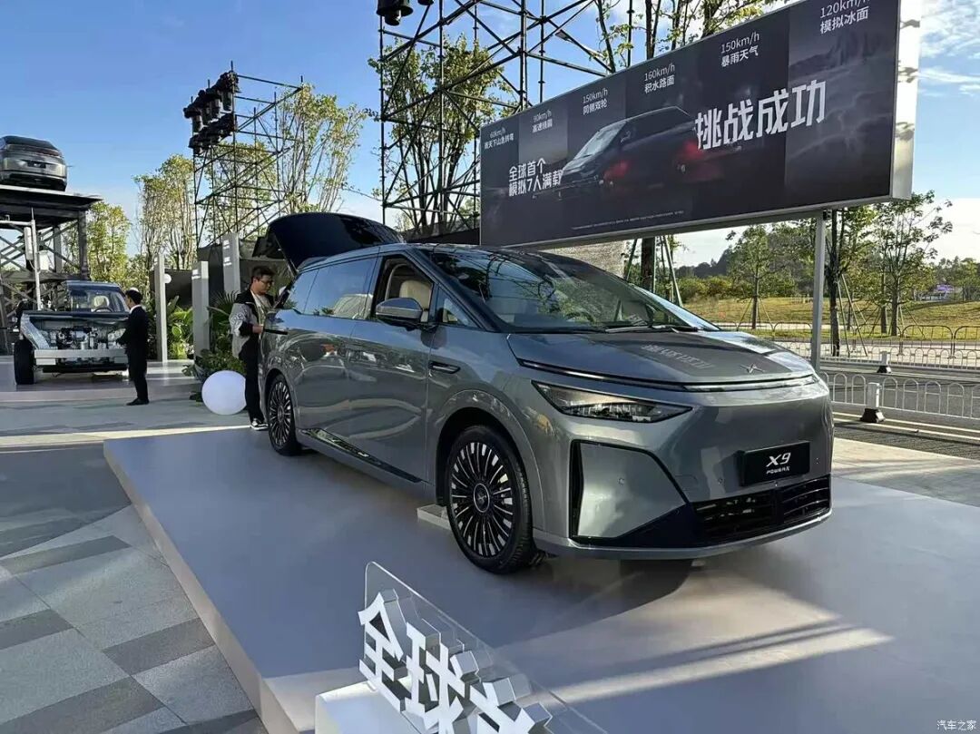 30.98万起买大7座,零重力座椅,21.4英寸二排娱乐屏,加满油一口气能跑1602km!