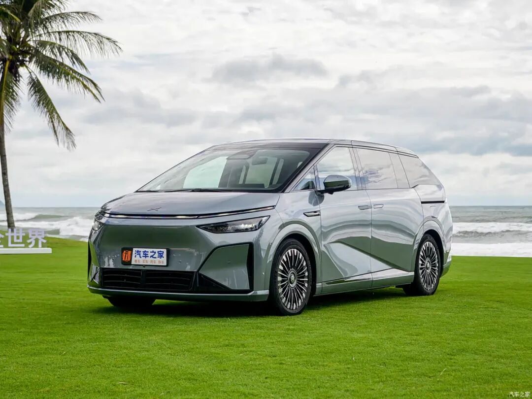 30.98万起买大7座,零重力座椅,21.4英寸二排娱乐屏,加满油一口气能跑1602km!