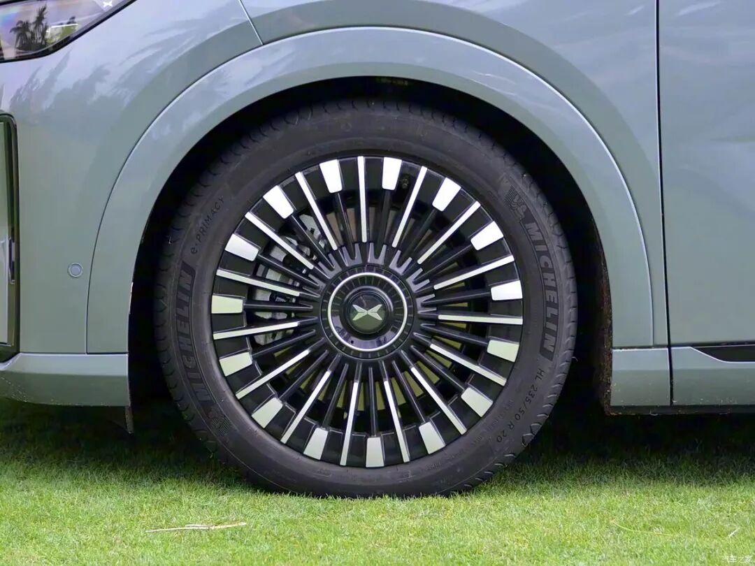 30.98万起买大7座,零重力座椅,21.4英寸二排娱乐屏,加满油一口气能跑1602km!