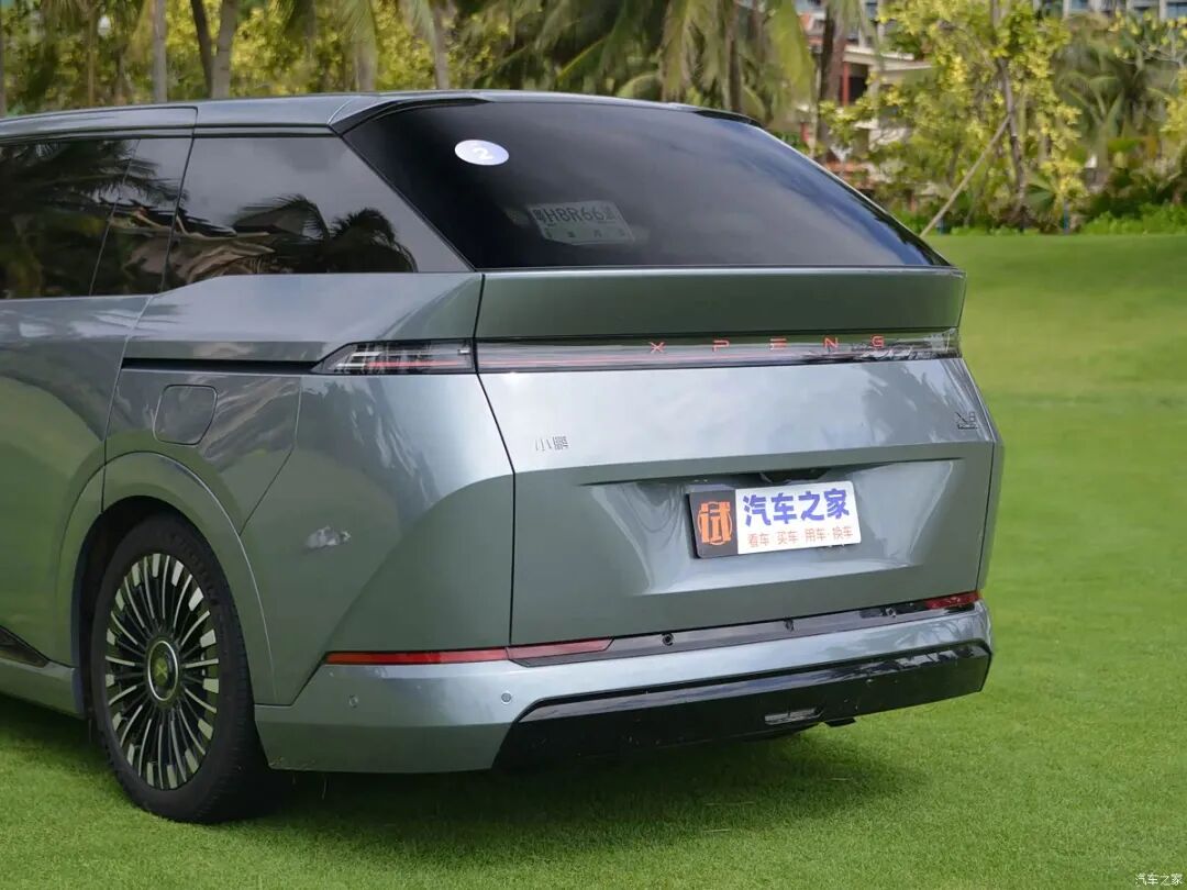 30.98万起买大7座,零重力座椅,21.4英寸二排娱乐屏,加满油一口气能跑1602km!