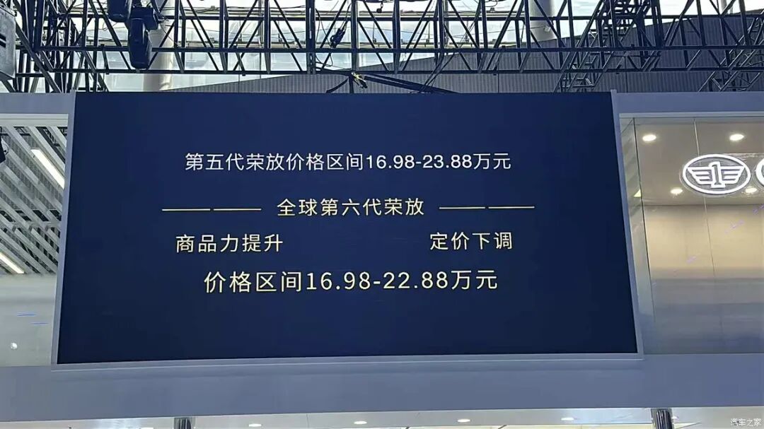 256色氛围灯，全景天窗，“老兵”出马，百公里才4个多油！
