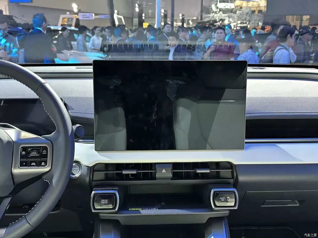 256色氛围灯，全景天窗，“老兵”出马，百公里才4个多油！