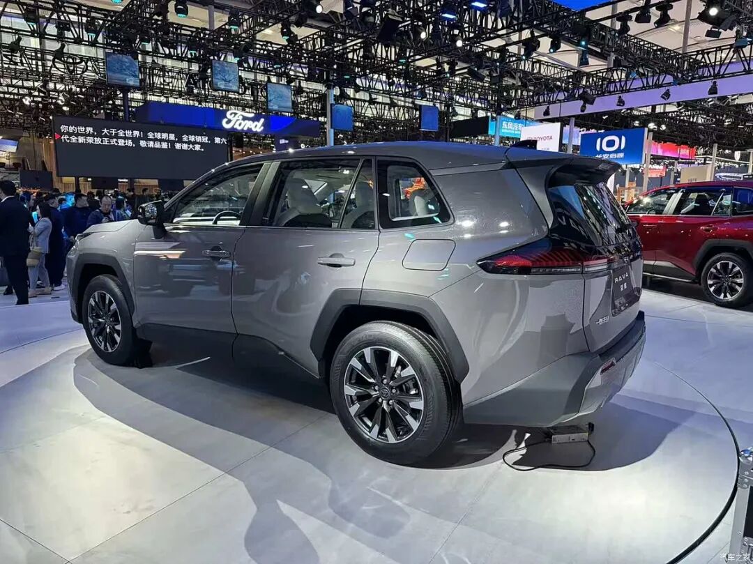 256色氛围灯，全景天窗，“老兵”出马，百公里才4个多油！