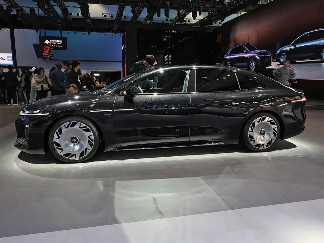 车长5米1多，轴距超3米， “星际座舱” ，续航超1200公里！