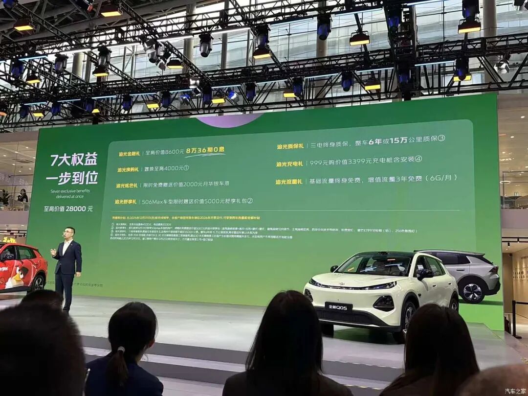 环抱式座舱，“女王座椅”，256色氛围灯，7.99万起就买SUV！