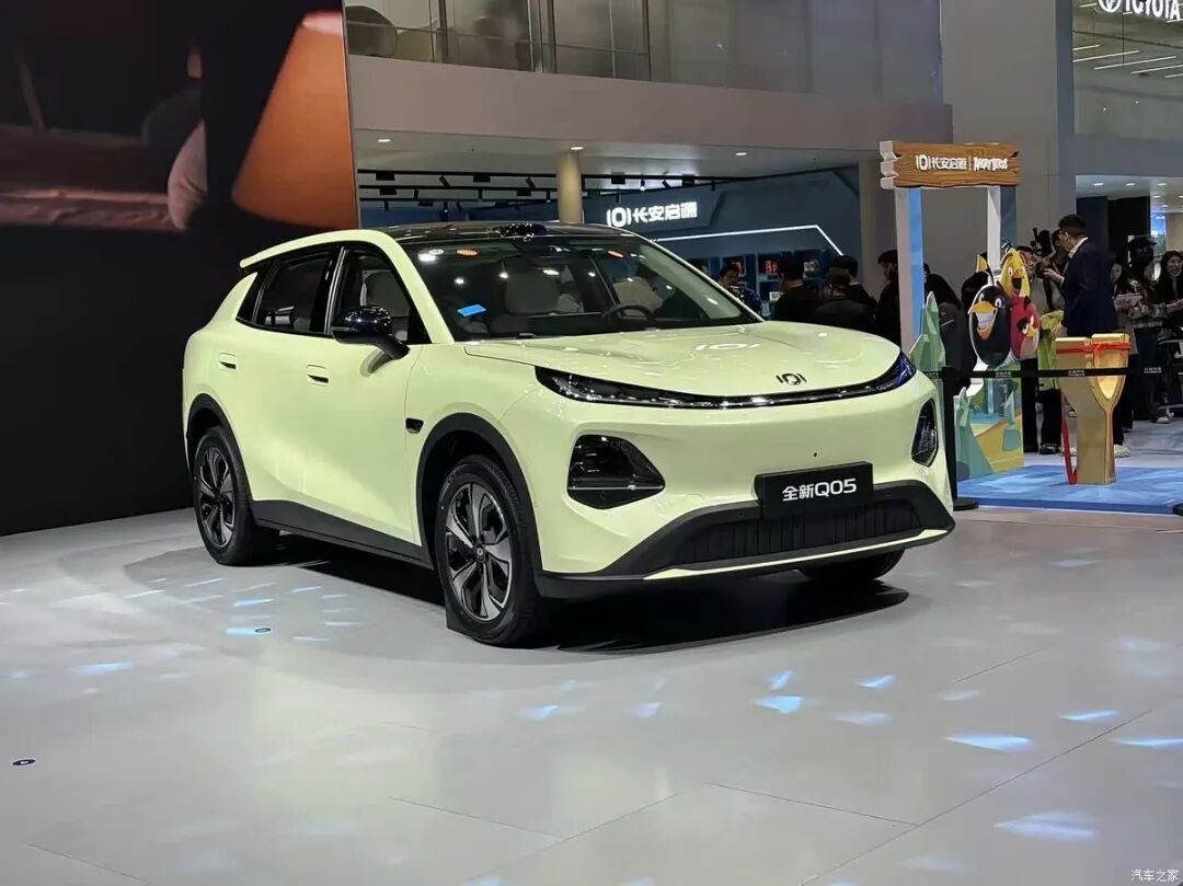 环抱式座舱，“女王座椅”，256色氛围灯，7.99万起就买SUV！