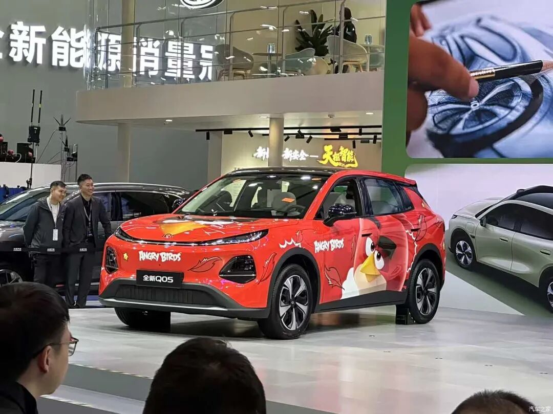 环抱式座舱，“女王座椅”，256色氛围灯，7.99万起就买SUV！