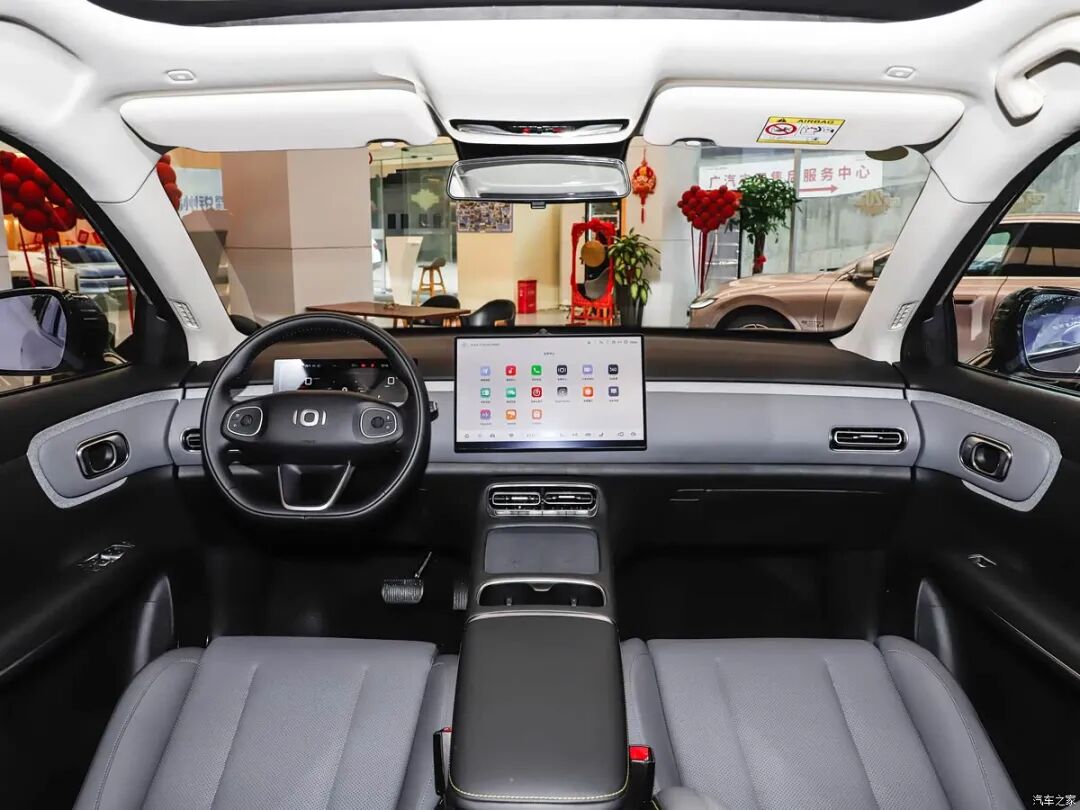 环抱式座舱，“女王座椅”，256色氛围灯，7.99万起就买SUV！