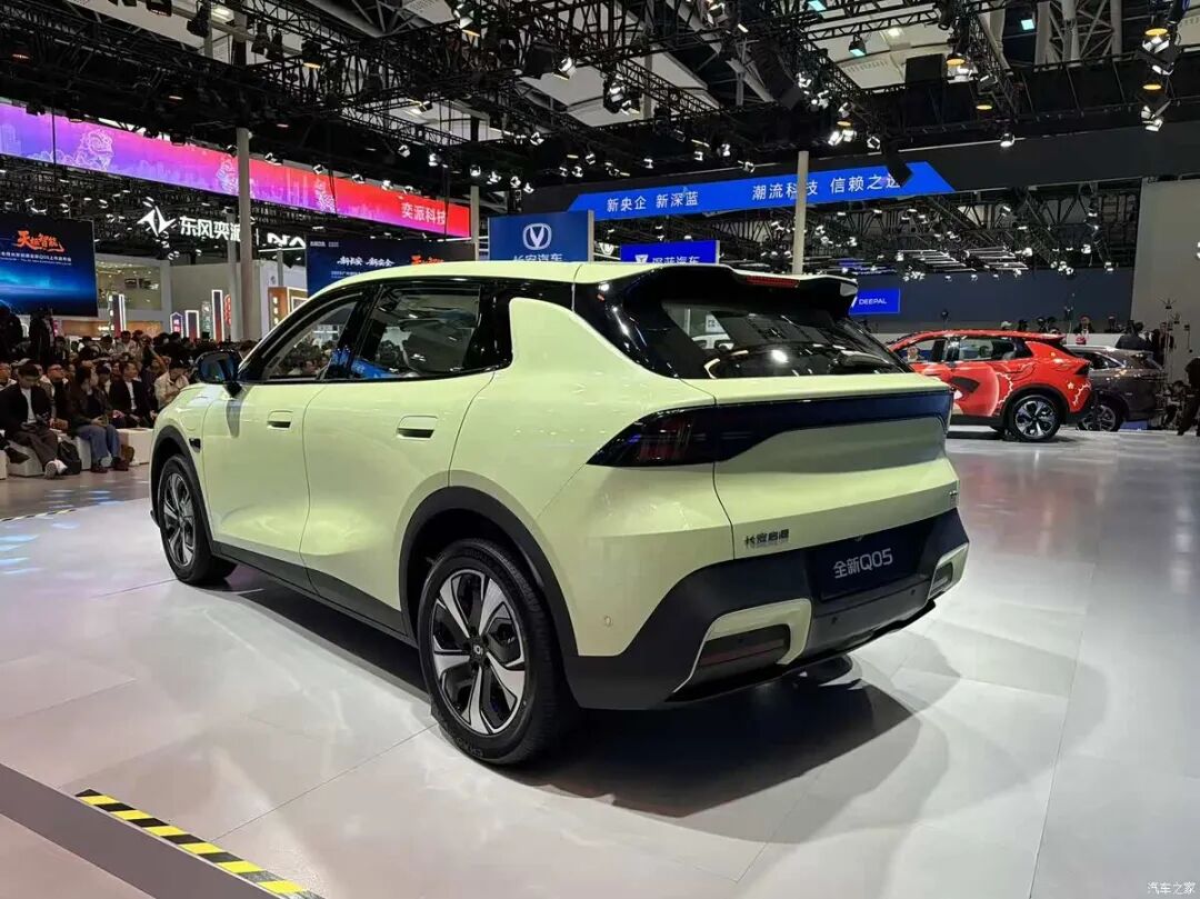 环抱式座舱，“女王座椅”，256色氛围灯，7.99万起就买SUV！